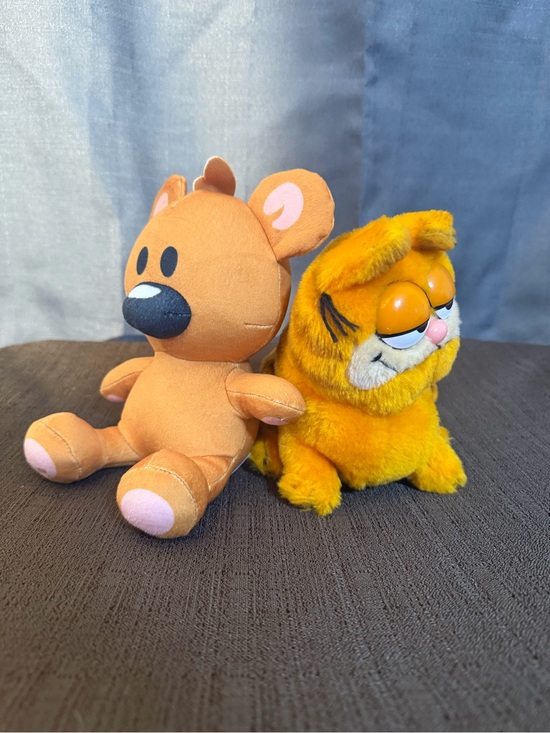 Dakin Other - Garfield and Pooky - Soft Collectible Plush * Note stain on Pooky's Booty*